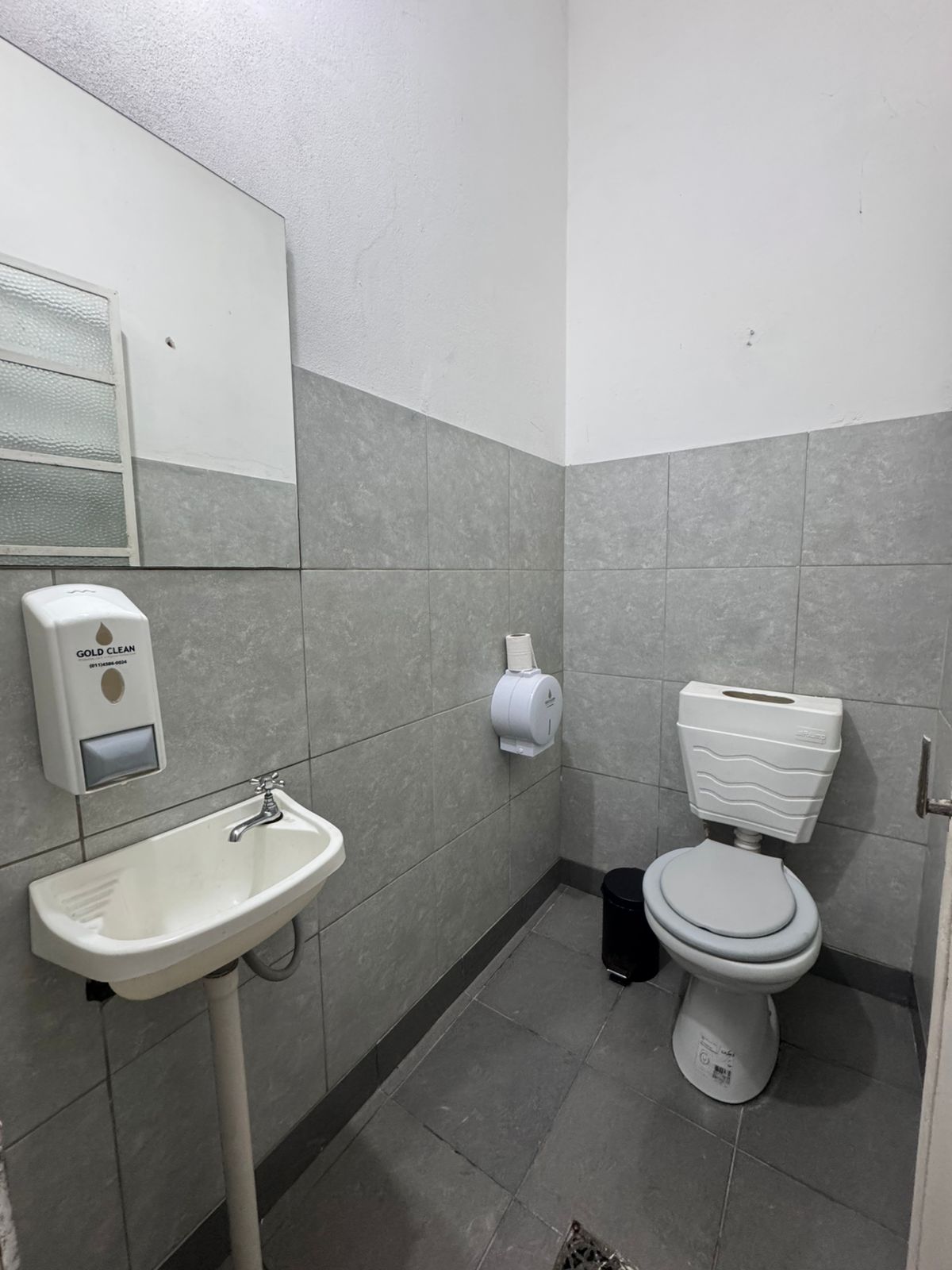 Imagen de la propiedad  VENTA AMPLIO LOCAL / GALPÓN